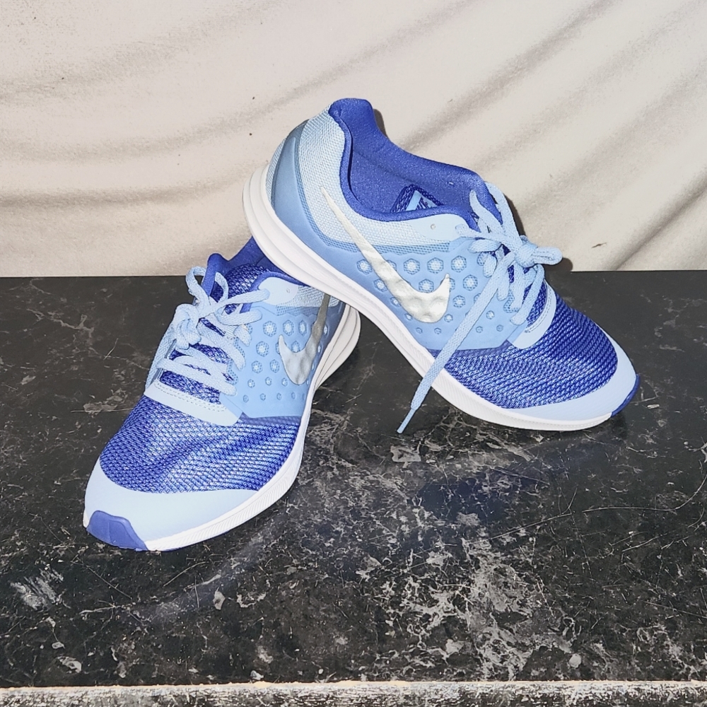 Nike tennis shoes